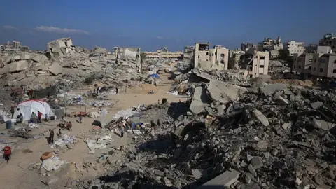 Military Tanks Advance into Key Gaza City Civilian Area